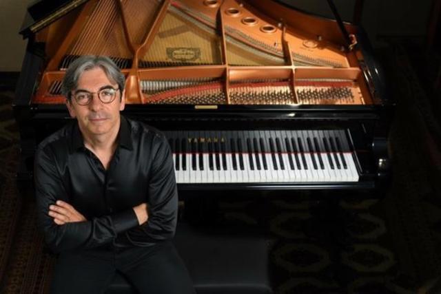 Piano Man - Dominique Fillon